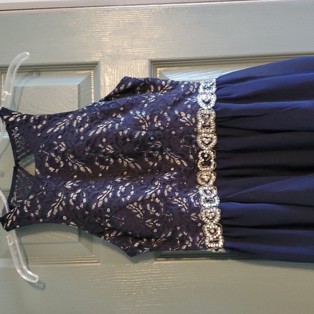 Dress - Picture 2 of 7